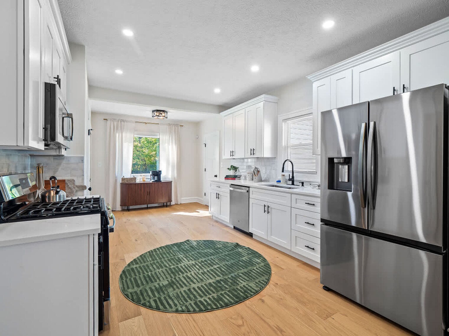 Building Photo - 18031 Larchwood Ave