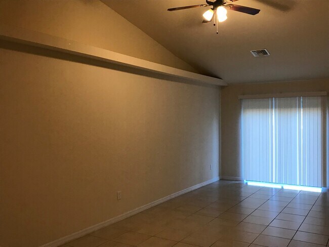 Building Photo - Ready for Move in!