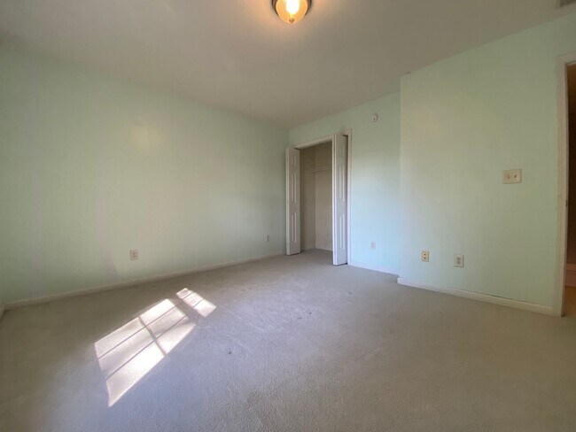 Building Photo - 2465 S Woolery Mill Dr