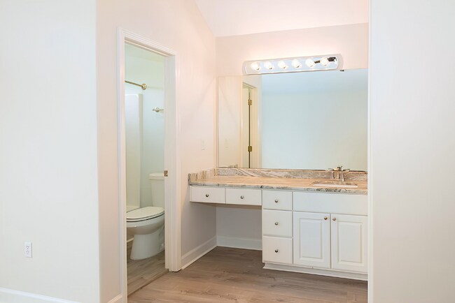 Building Photo - $250 Off First Month's Rent!!