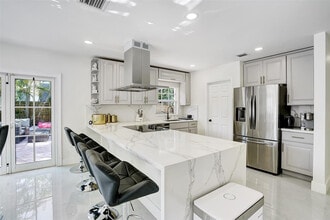 Building Photo - 1129 NE 2nd Ave