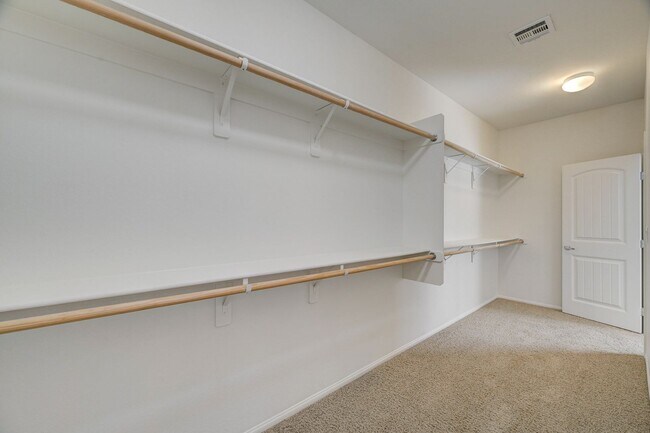 Building Photo - Beautiful DR Horton Home in Centennial Hil...