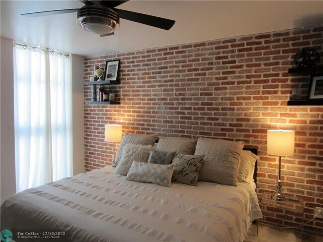 Building Photo - 1370 S Ocean Blvd