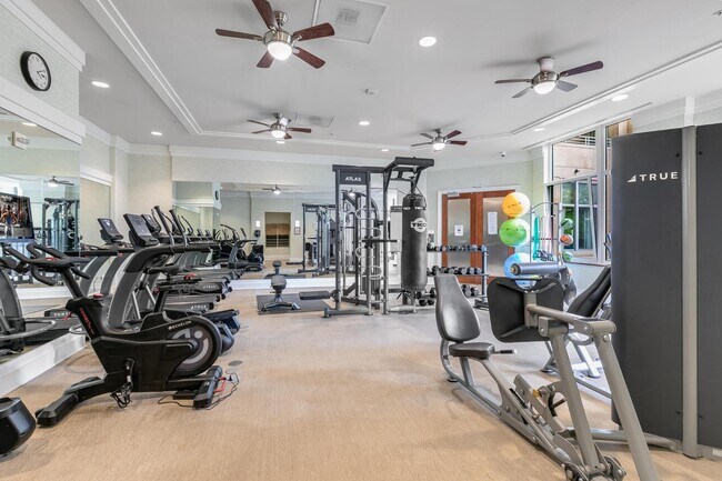 Building Photo - 8220 Crestwood Heights Dr