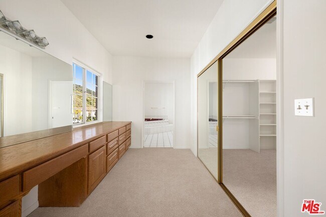 Building Photo - 1916 Rams Horn Ct