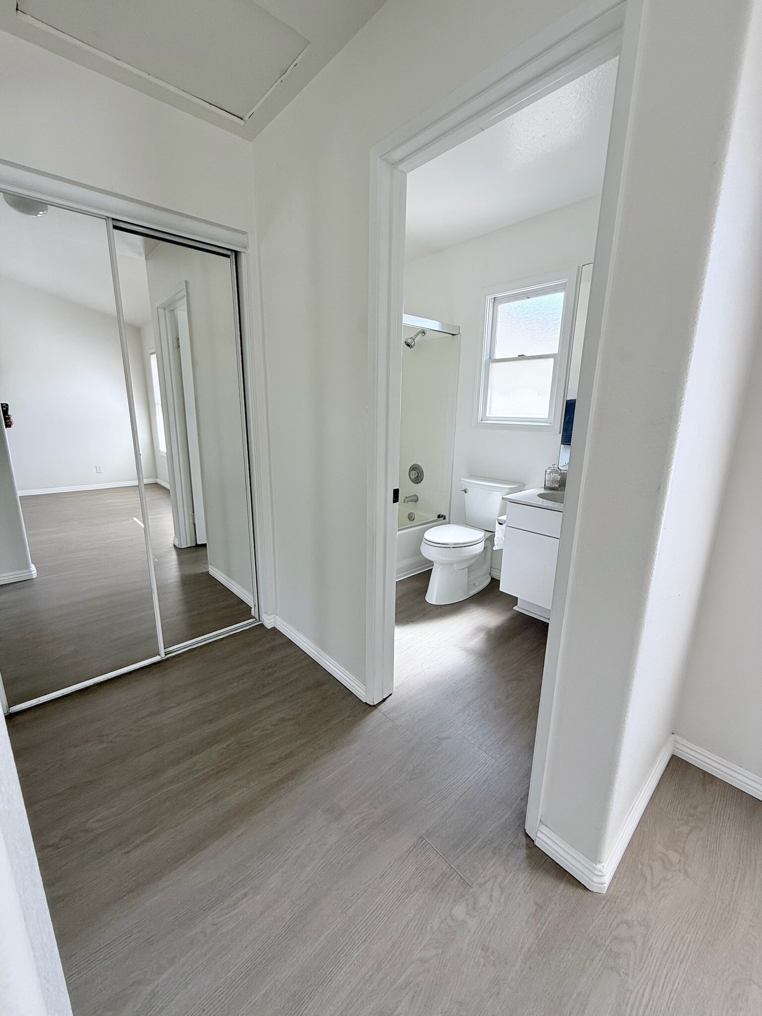 en suite bathroom - 631 S Glassell St