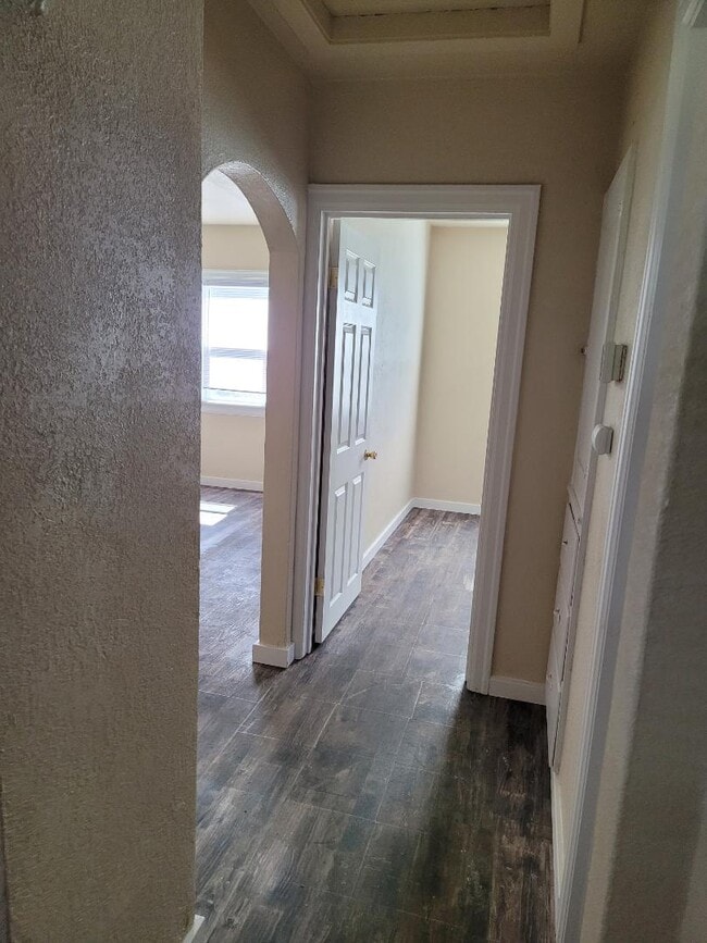 Building Photo - 318 N Laguna St