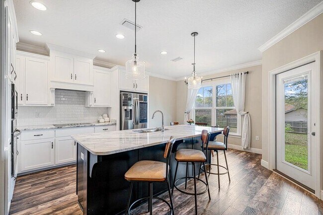 Building Photo - 6030 W Dogwood Dr