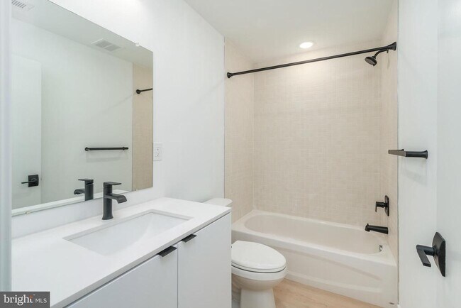 Building Photo - 2721 N Howard St