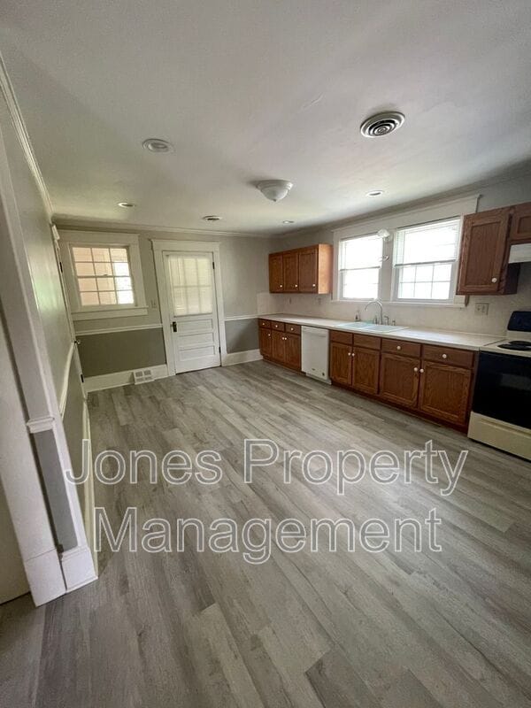 Building Photo - 1419 N Main St