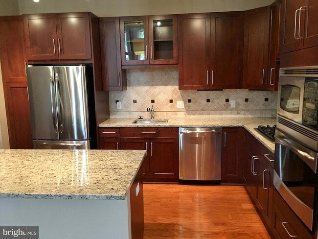 Building Photo - 8220 Crestwood Heights Dr