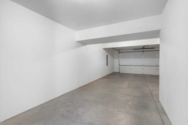Building Photo - 3201 Crestwood Ln