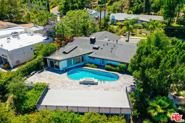 Building Photo - 3650 Sapphire Dr