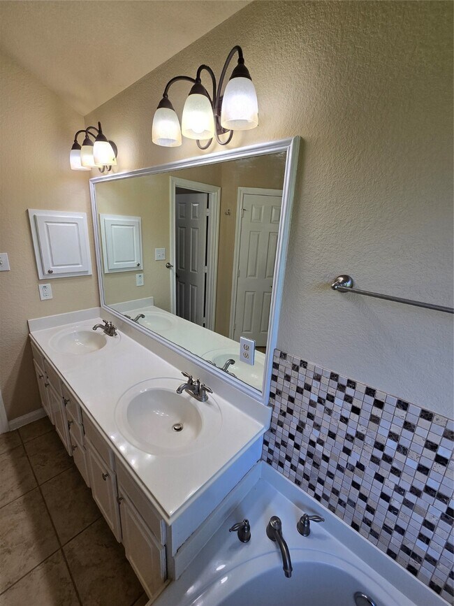Building Photo - 24710 Tribeca Ln