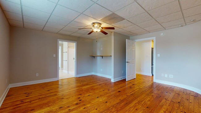 Building Photo - 236 Chatham St