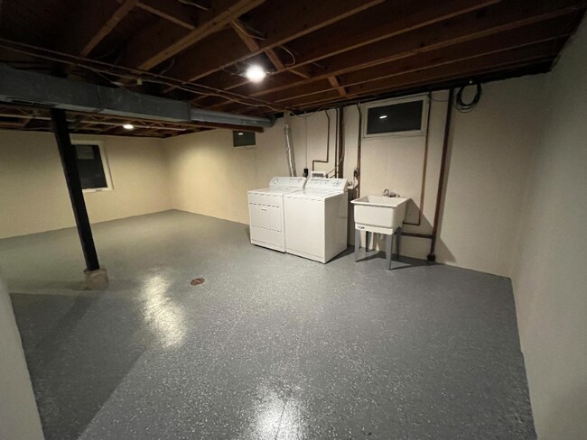 Building Photo - 601 E Mumford Dr