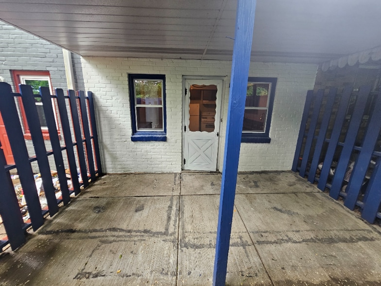 Building Photo - 640 Hollace St