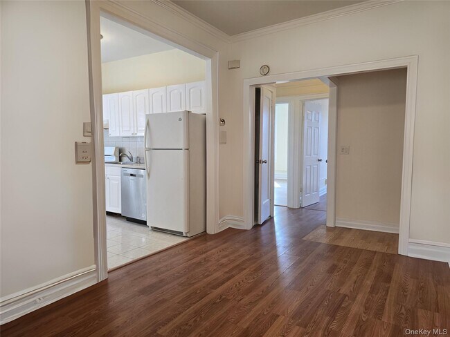 Primary Photo - 78-10 32nd Ave