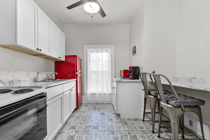 Building Photo - 601 S Walnut St