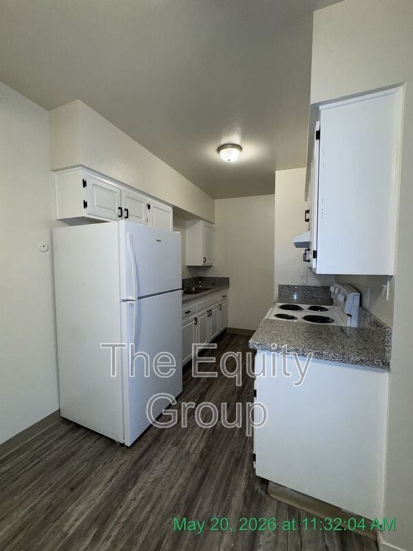 Building Photo - 1432 W Elowin Ave