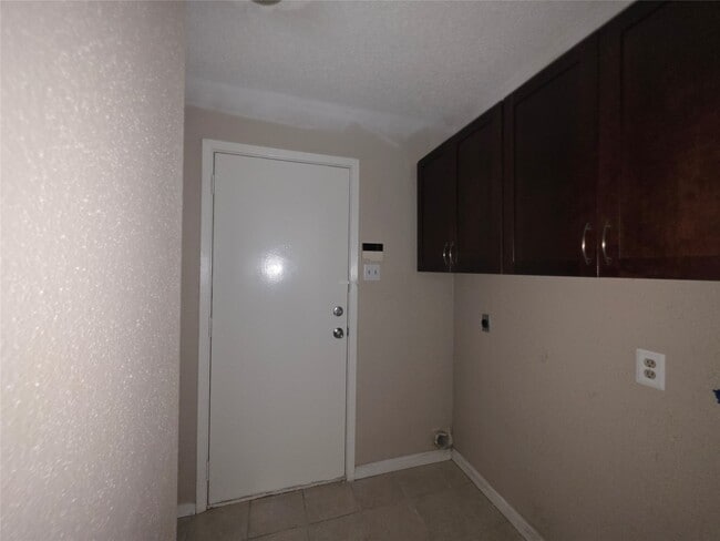 Building Photo - 5613 Cripple Brook Ct