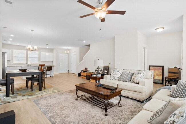 Building Photo - "Charming Townhouse within Carnes Crossroa...