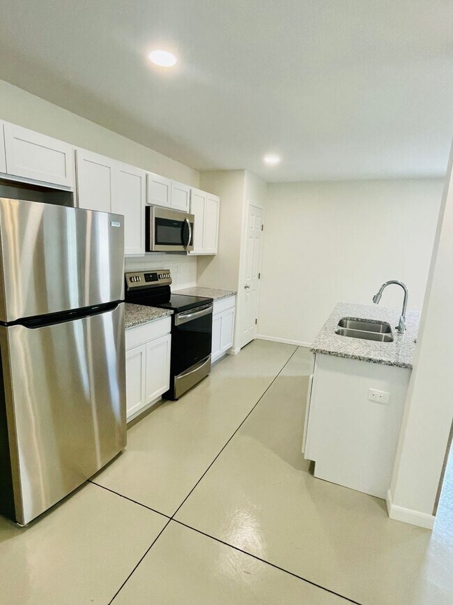 Building Photo - Gorgeous Brand New Townhome $300 OFF FIRST...