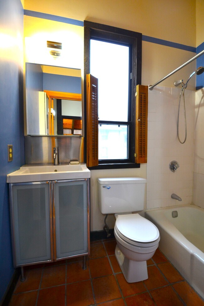 Building Photo - 36 Irving St