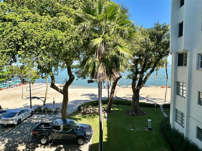 Building Photo - 750 NE 64th St