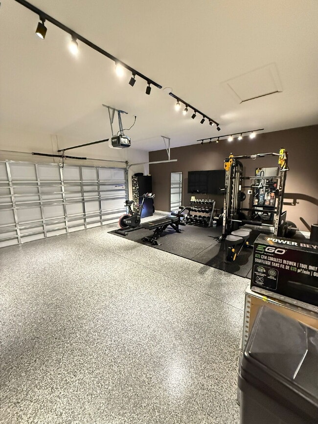 Building Photo - "Spacious 3-Bedroom Home in St. Cloud with...