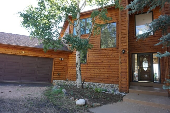 Building Photo - Lovely Home on Lookout Mountain!!