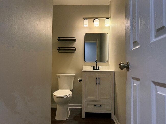 Building Photo - 3-Bedroom Townhome Just Minutes From Downtown Hickory!