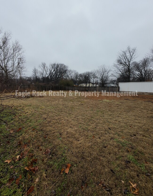 Building Photo - 1369 E 67th St
