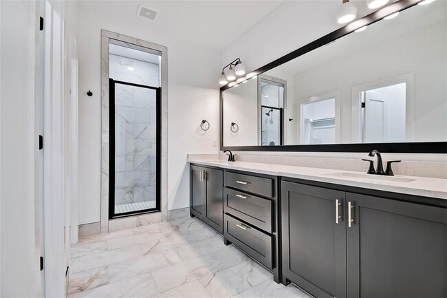 Building Photo - 1 Hemel Ln