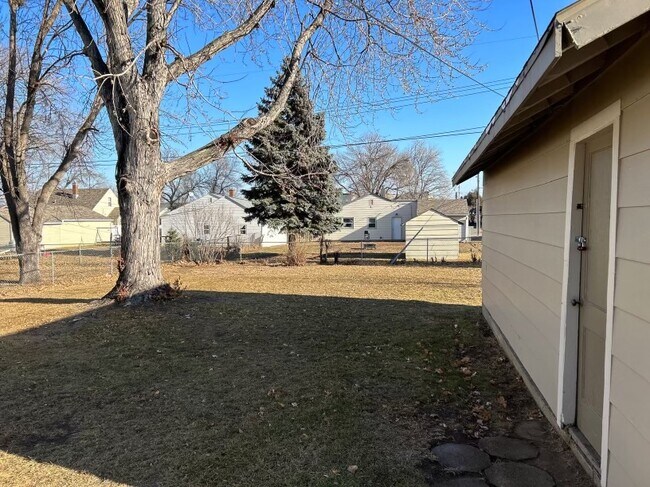 Building Photo - 108 N Lowell Ave