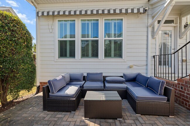 Building Photo - 4 Bedroom Home with Finished Flex Space Ab...