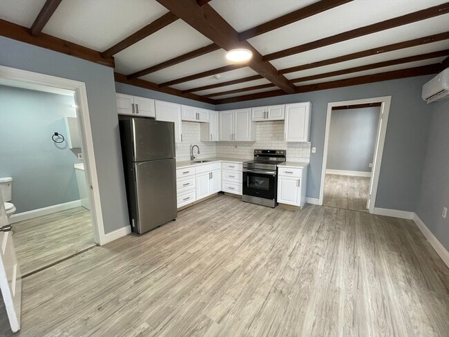 Building Photo - 22 Knowlton St