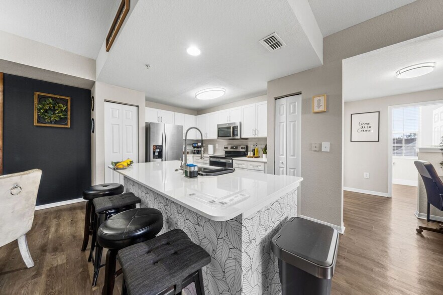 Building Photo - 9874 Montague St