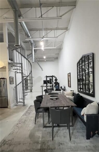 Building Photo - 807 Field St SE