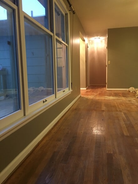 Living room - 940 McBryde Ln