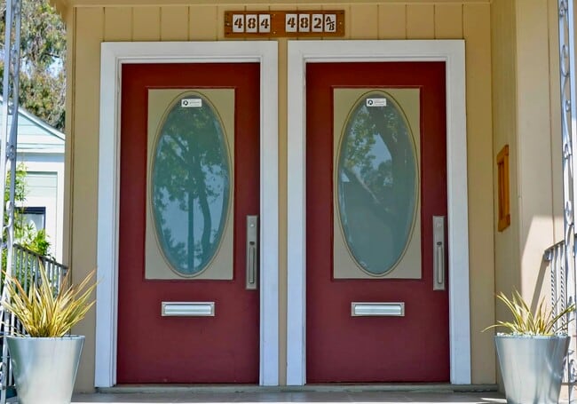 Building Photo - 482 38th St