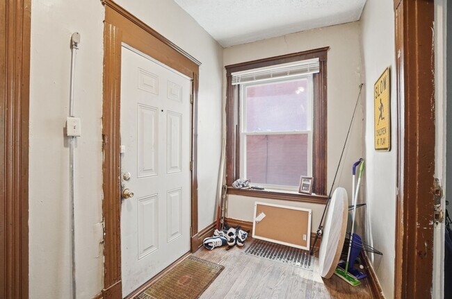 Building Photo - 5 Bedroom Clifton House Available Next to UC Campus