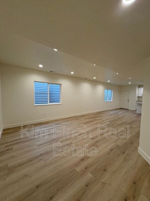 Building Photo - 202 N 910 E