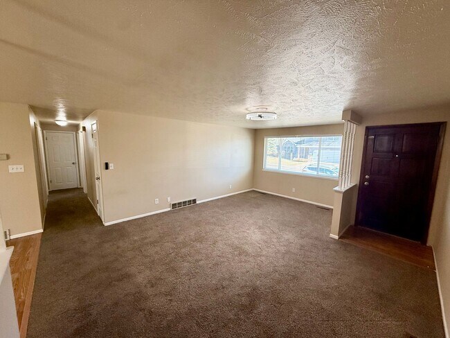 Building Photo - Charming, Updated Ranch-Style Home Near Lake Loveland