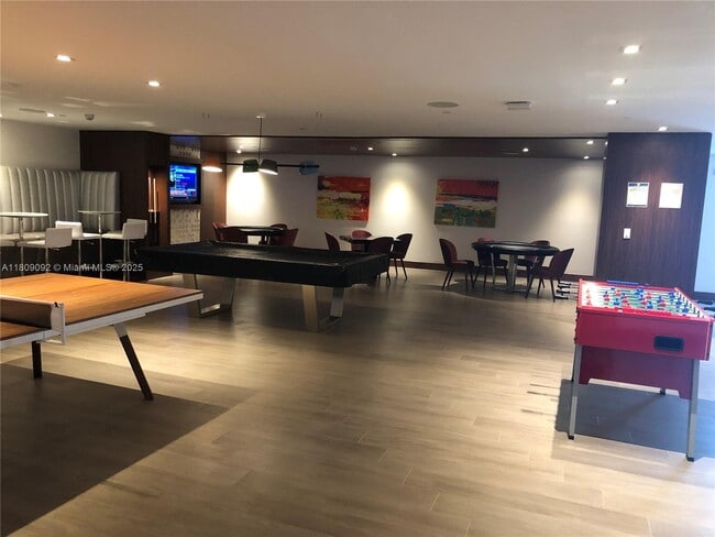 Building Photo - 300 Sunny Isles Blvd