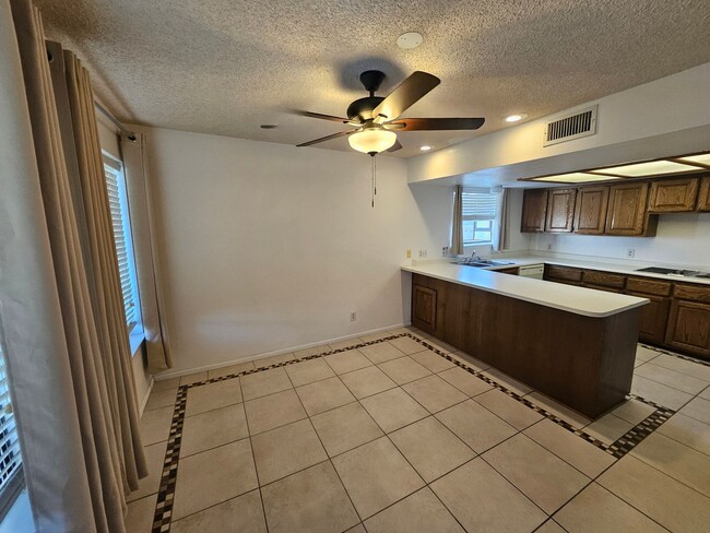 Building Photo - Laguna Nuevo Upstairs Condo in a Riverfront Community