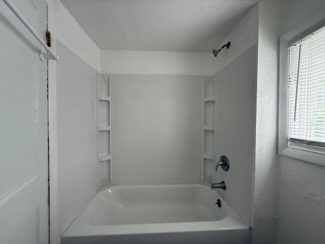 Building Photo - 4112 Garden Park Dr