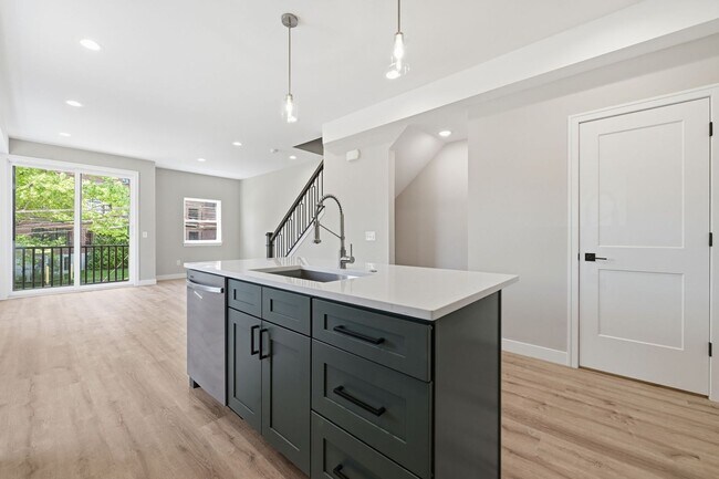 Building Photo - 4728 Walworth Ave