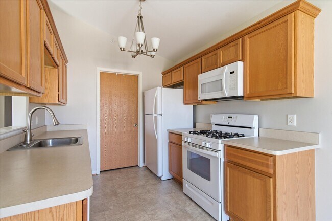 Building Photo - 1304 Riversedge Dr