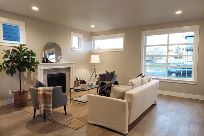 Building Photo - 1118 SW Dottie Ct